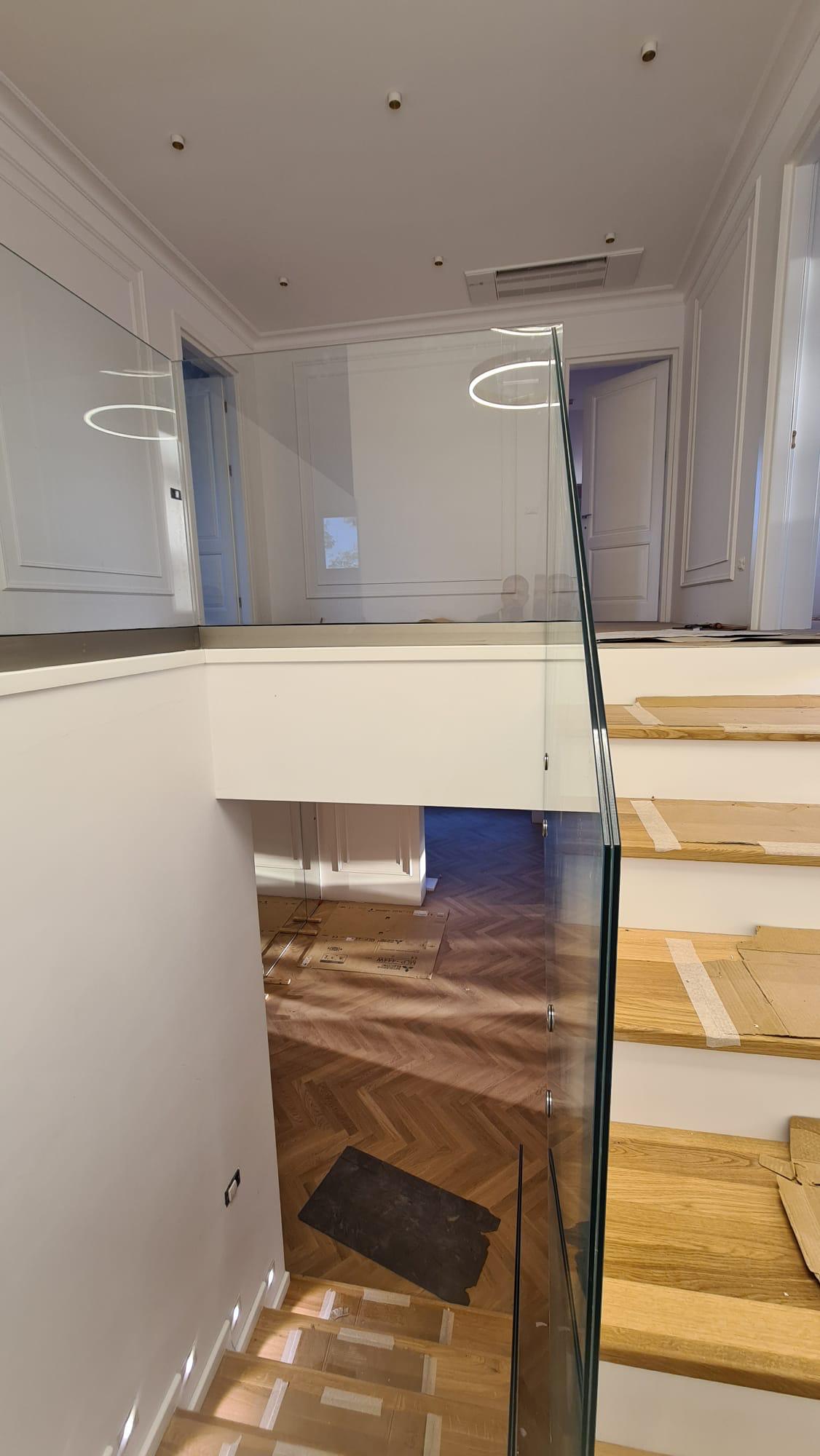 Vedere balustradă sticlă