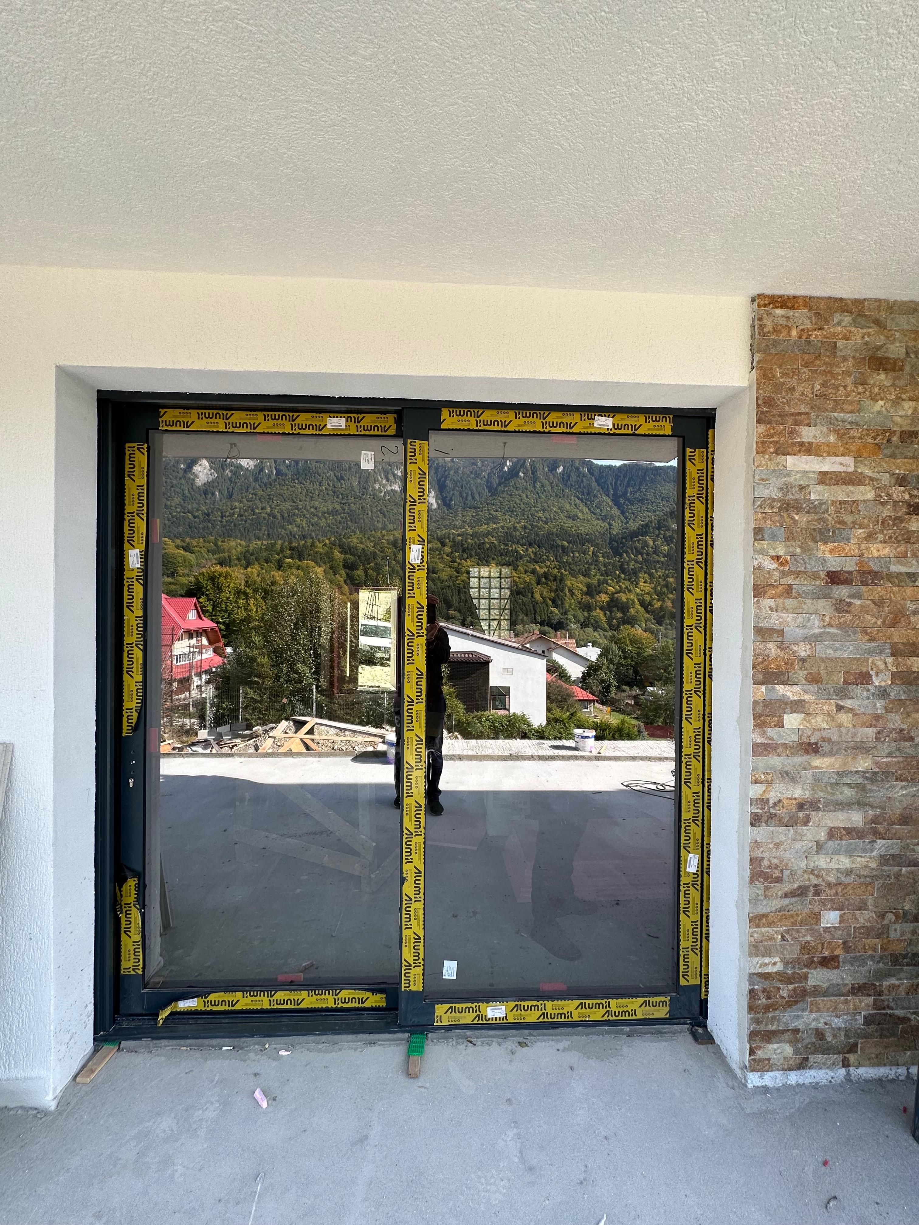 Copertină montată exterior