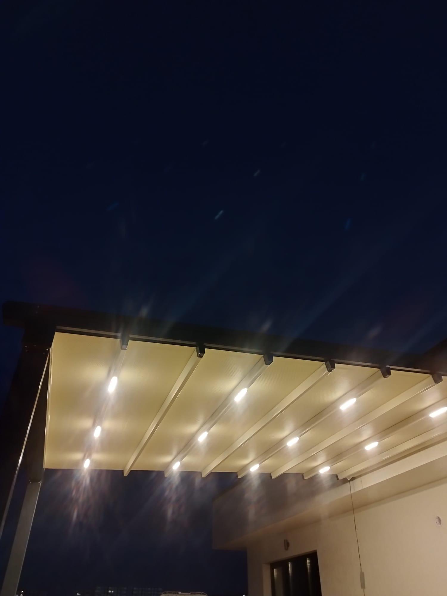 Vedere balcon cu sticlă securizată