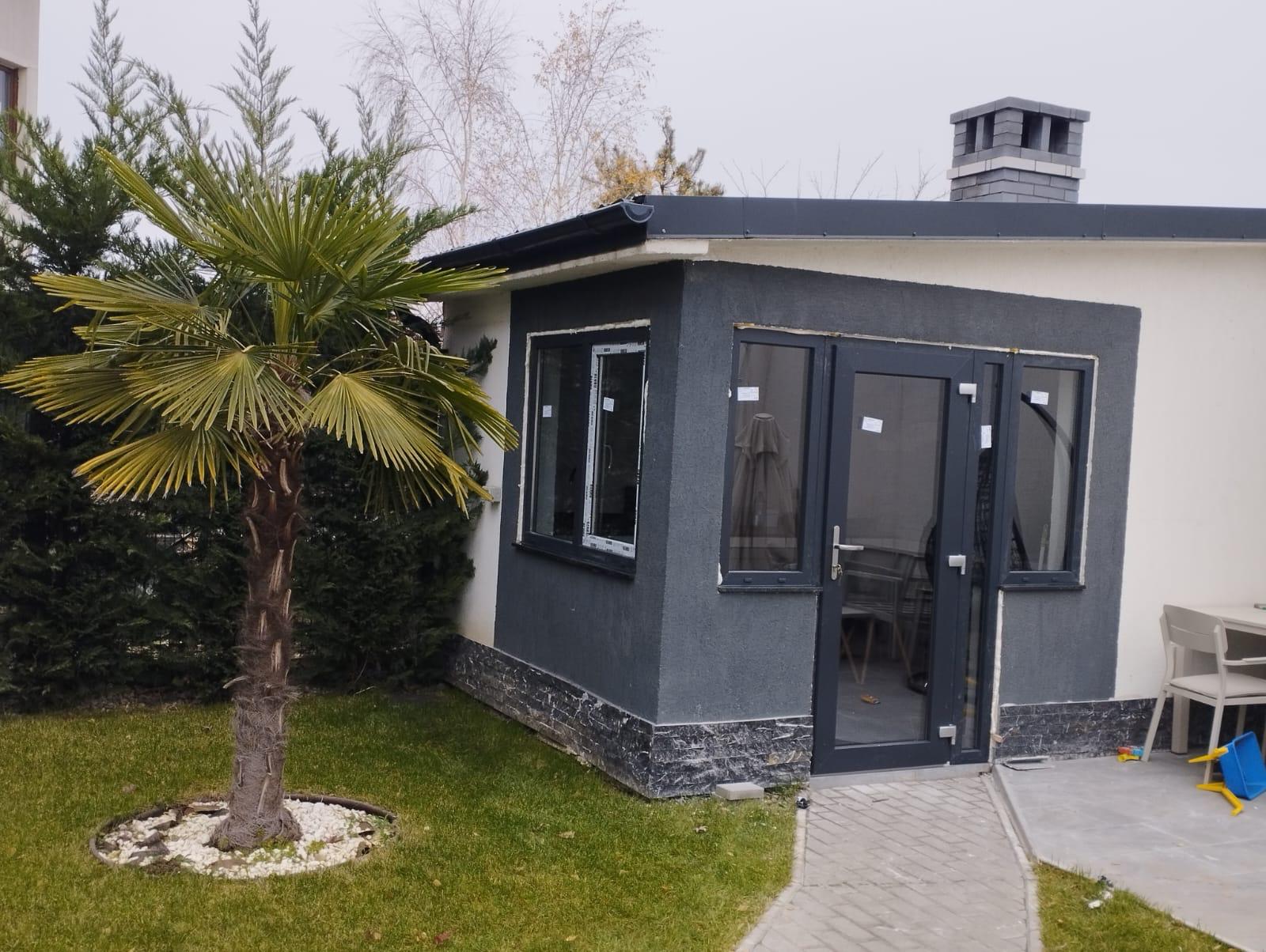 Folie transparentă rezistentă UV