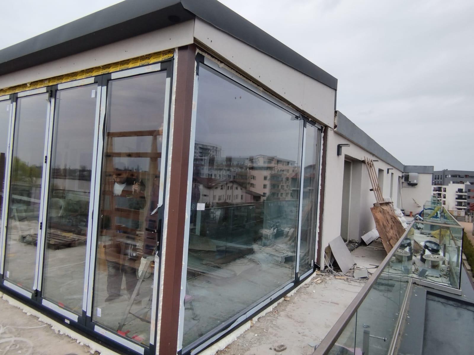 Balcon protejat cu folie PVC