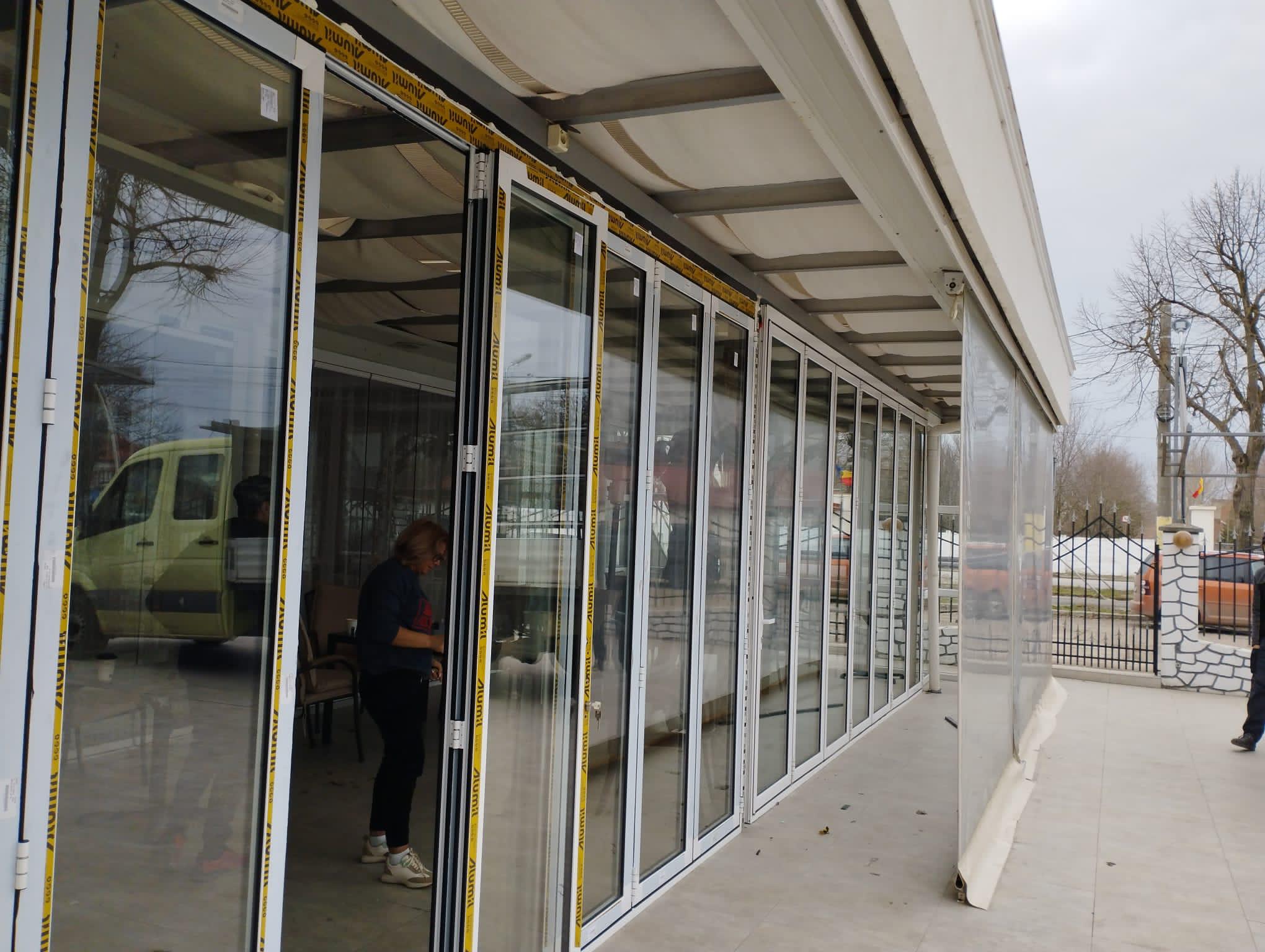 Ferestre PVC montate într-un apartament din București – exemplu profile premium